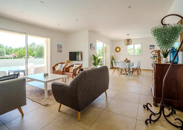 Clara Piscine Chauffee Vila